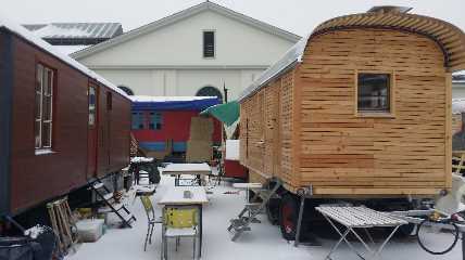 zirkuswagen im Schnee